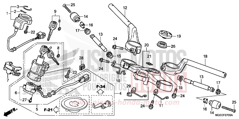 TUYAU DE GUIDON/PONT SUPERIEUR de VFR1200F Méca CANDY PROMINENCE RED (R342) de 2015